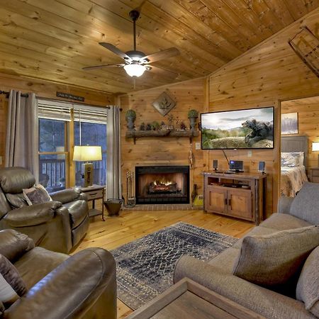 Villa Talking Leaves Hot Tub Firepit And Comfy King Beds Ellijay Esterno foto