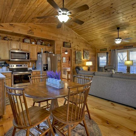 Villa Talking Leaves Hot Tub Firepit And Comfy King Beds Ellijay Esterno foto