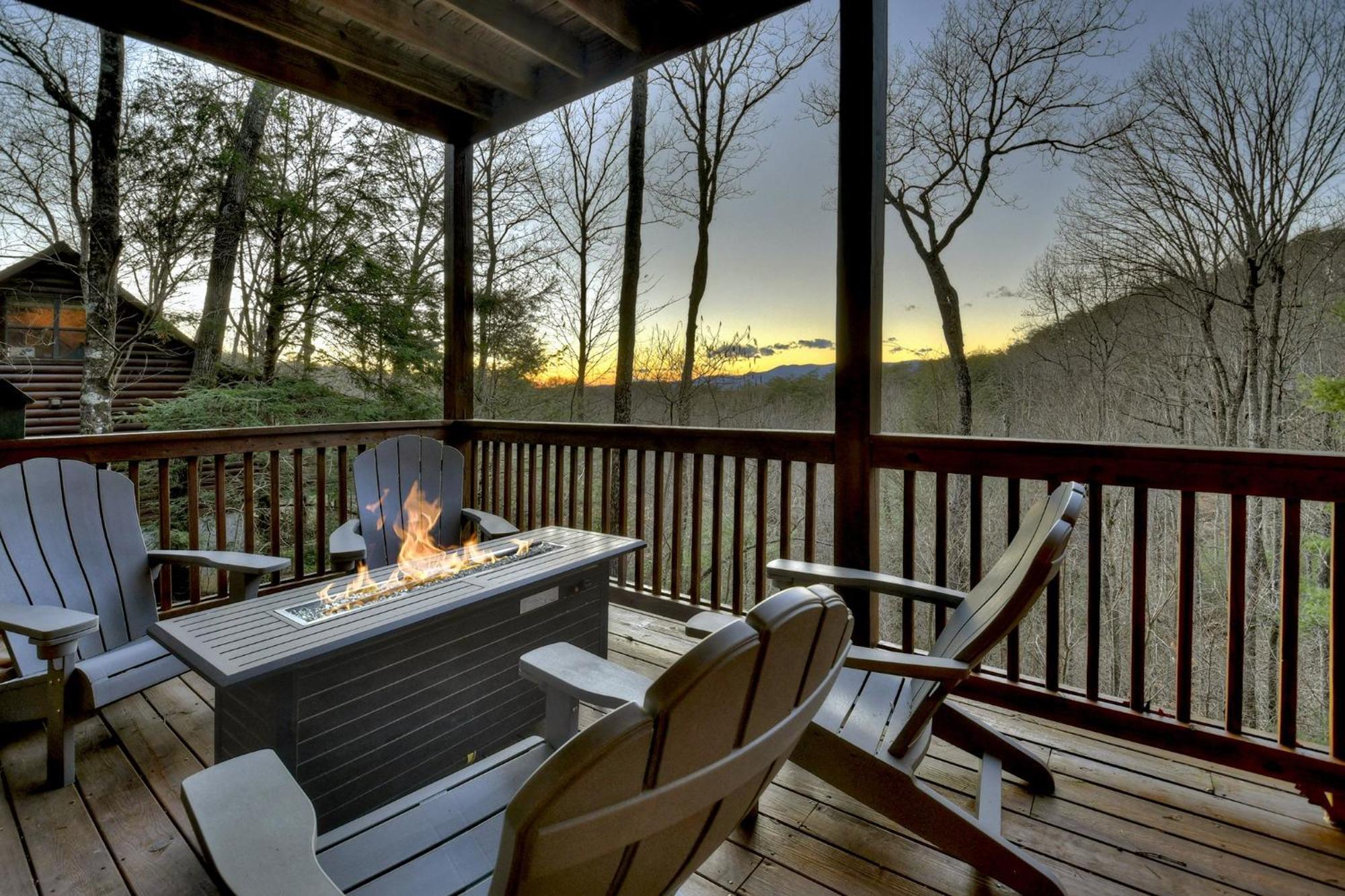 Villa Talking Leaves Hot Tub Firepit And Comfy King Beds Ellijay Esterno foto