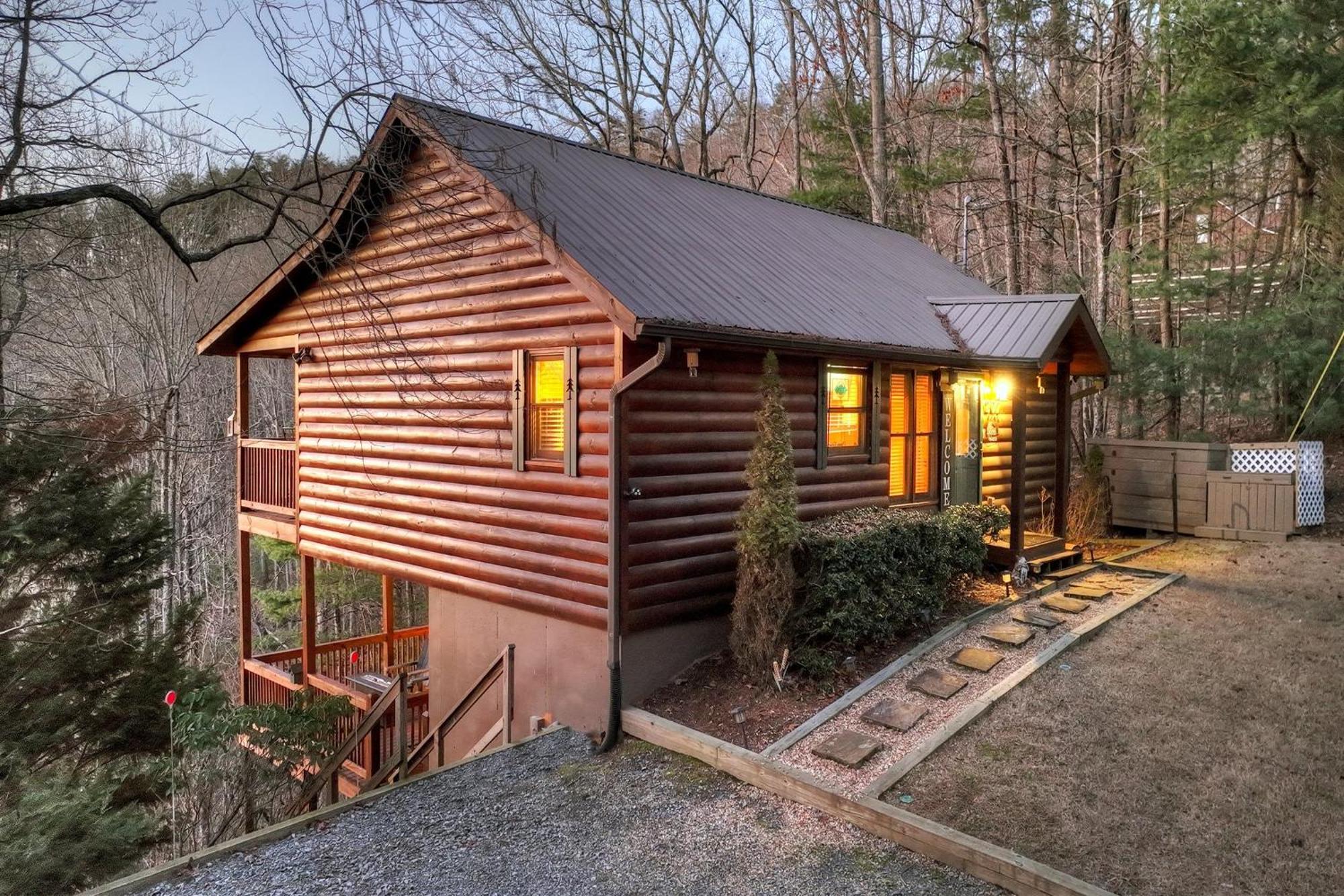 Villa Talking Leaves Hot Tub Firepit And Comfy King Beds Ellijay Esterno foto