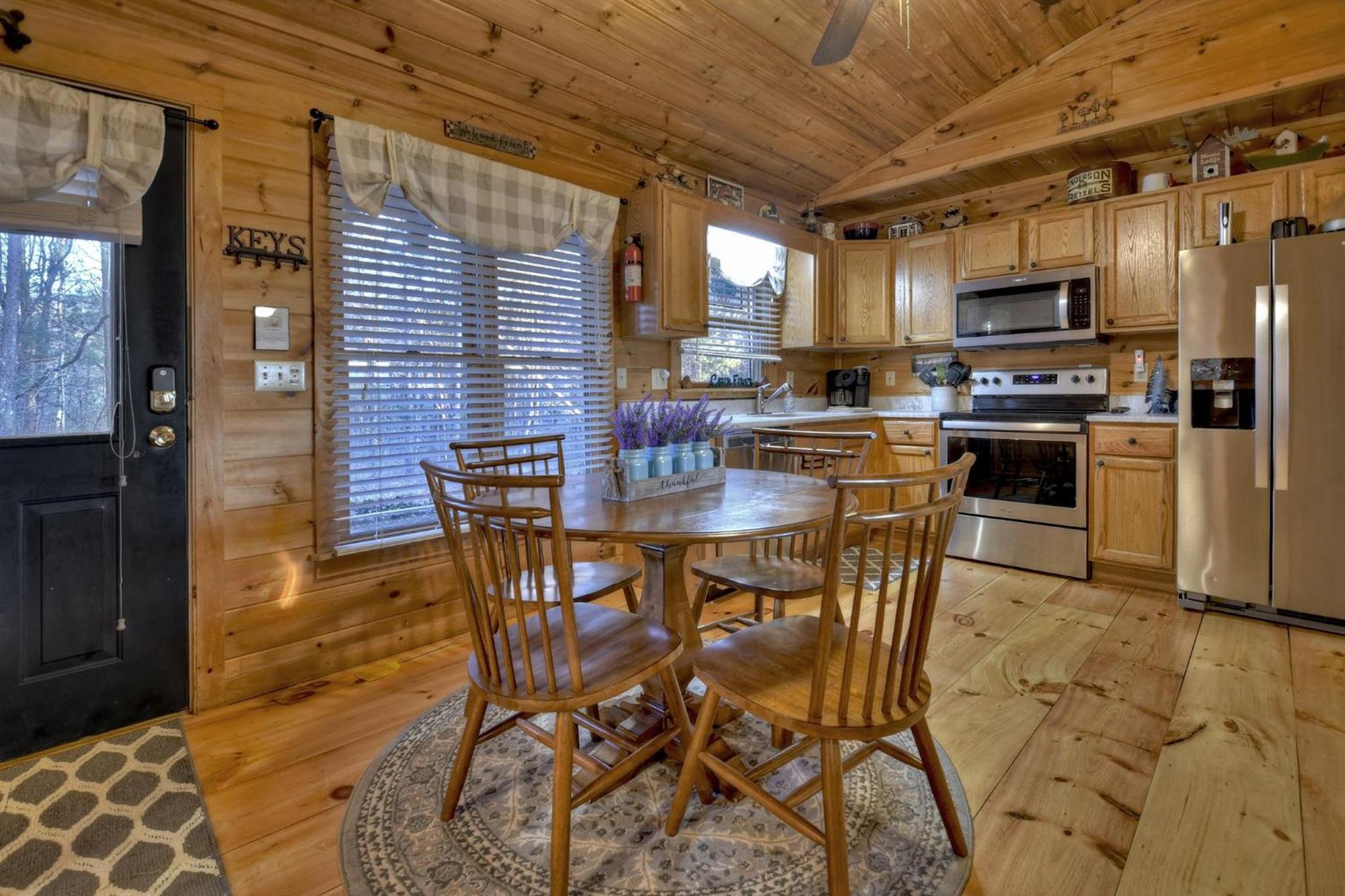 Villa Talking Leaves Hot Tub Firepit And Comfy King Beds Ellijay Esterno foto