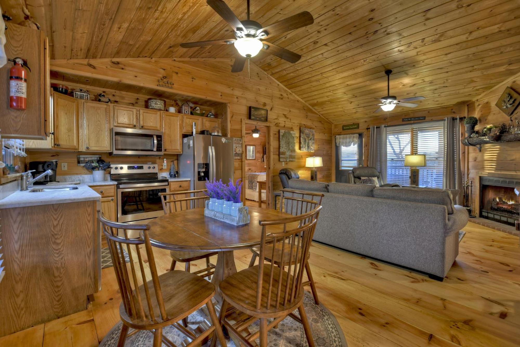 Villa Talking Leaves Hot Tub Firepit And Comfy King Beds Ellijay Esterno foto