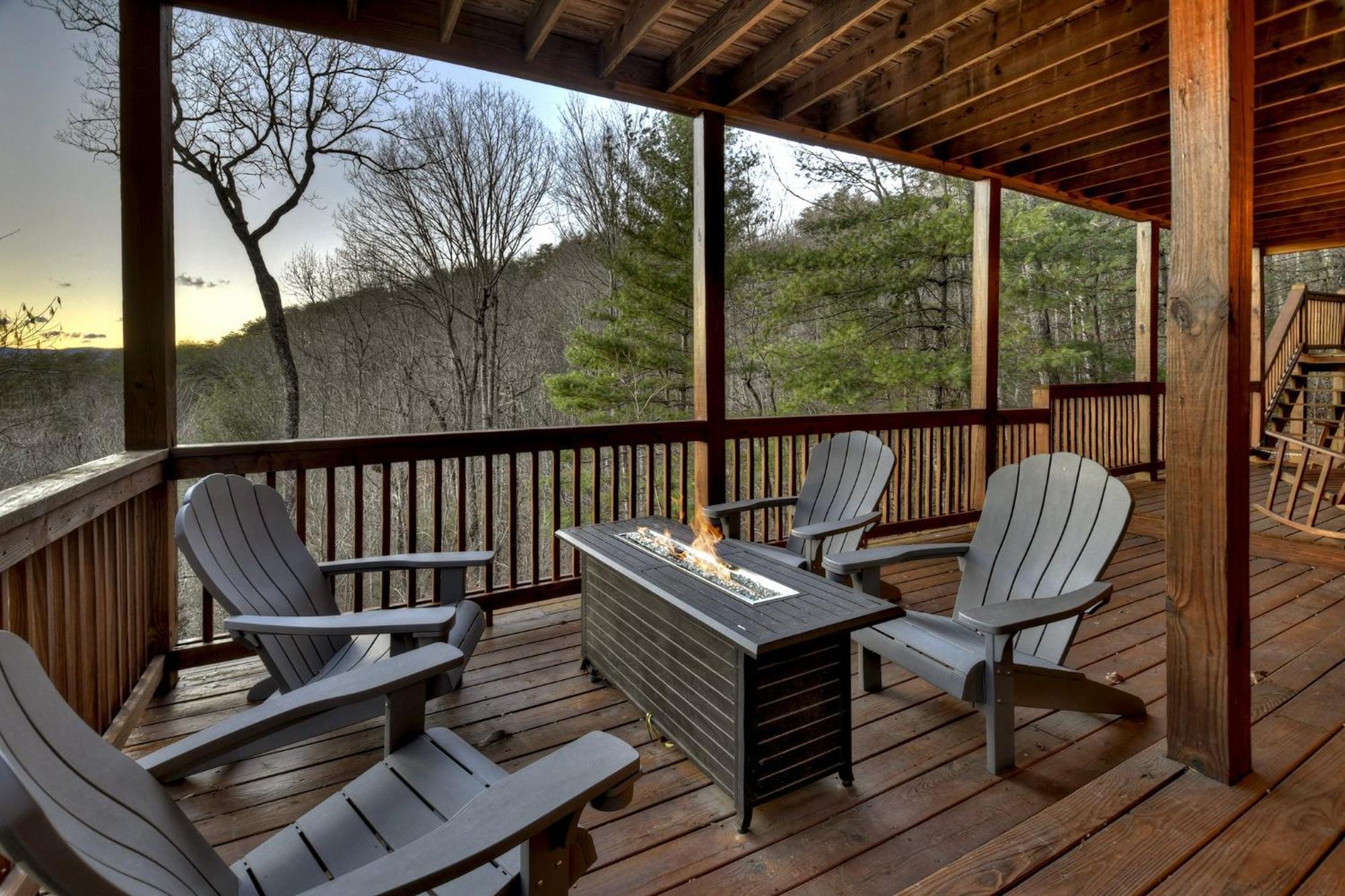 Villa Talking Leaves Hot Tub Firepit And Comfy King Beds Ellijay Esterno foto