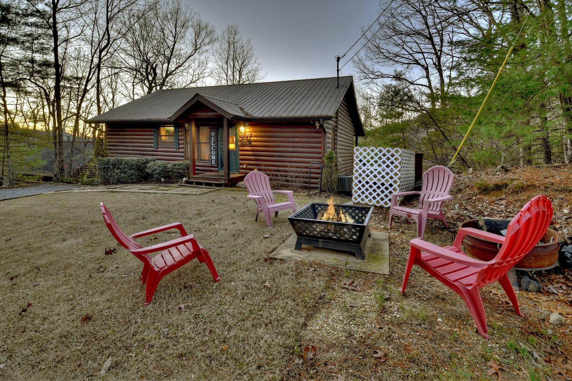 Villa Talking Leaves Hot Tub Firepit And Comfy King Beds Ellijay Esterno foto